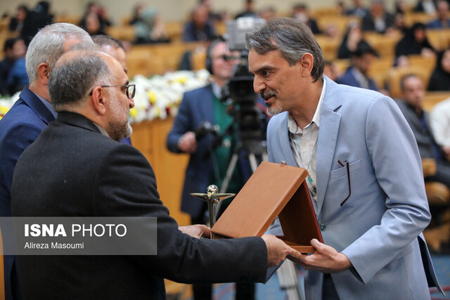 معرفی برگزیدگان همایش مسئولیتپذیری اجتماعی معرفی برگزیدگان همایش مسئولیتپذیری اجتماعی