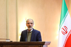 عمادالدین شیخ‌الحکمایی، مسئول کتابخانه و بخش کتیبه‌ها و اسناد مؤسسه باستان‌شناسی دانشگاه تهران