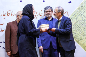 عمادالدین شیخ‌الحکمایی، مسئول کتابخانه و بخش کتیبه‌ها و اسناد مؤسسه باستان‌شناسی دانشگاه تهران