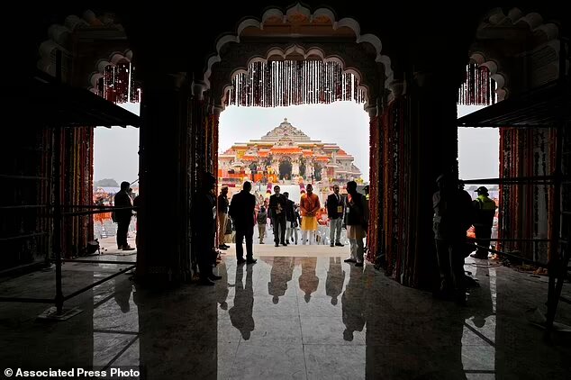 افتتاح معبد هندو بر خرابههای مسجد «بابری» توسط مودی در آستانه انتخابات