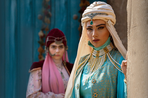 وقتی مافیا کار را برای «ماه منیر» سخت میکند