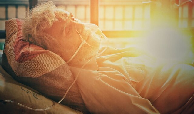 تصویری از ثریا قاسمی و جمشید هاشمپور در «پرواز ۱۷۵»