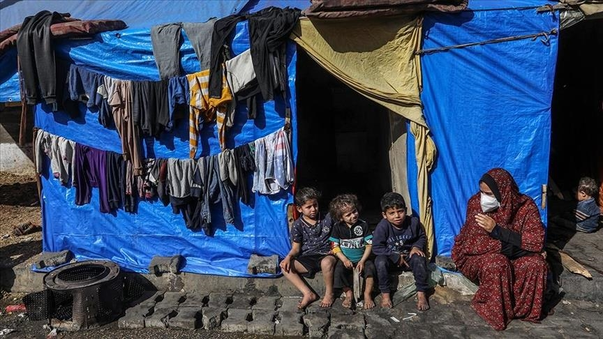 شلیک مستقیم به غیرنظامیان حتی با داشتن پرچم سفید/ آوارگی هزاران فلسطینی زیر آتش مداوم