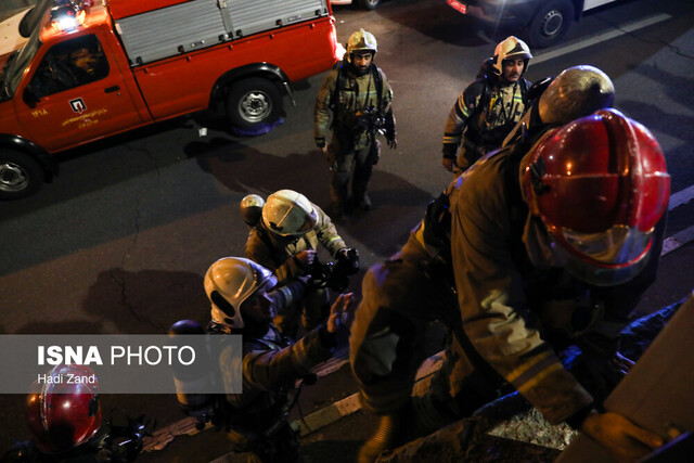 عکس: آرشیو آتشسوزی در خیابان شهید انصاری قزوین جان یک آتشنشان را گرفت
