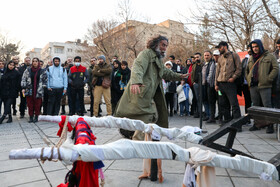 نمایش«یک آبادی عشق» به کارگردانی شهریار صادق حسینی از استان گیلان در هفتمین روز جشنواره بینالمللی تئاتر فجر