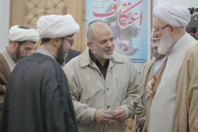 بازدید وزیر کشور از مراسم اعتکاف «دانش‌آموزان آرمانی» تهران