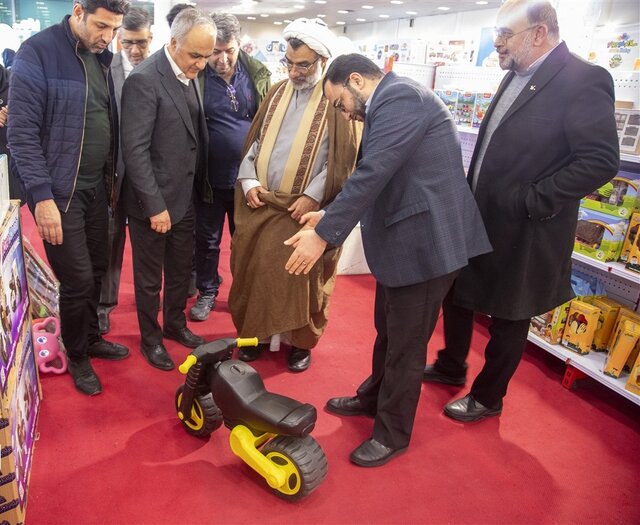 خسروپناه: وزارت صمت جلوی واردات اسباببازی را بگیرد