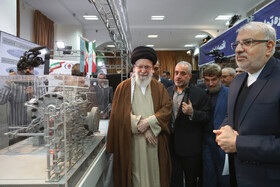بازدید رهبر انقلاب از نمایشگاه توانمندیهای تولید داخلی