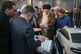 بازدید رهبر انقلاب از نمایشگاه توانمندیهای تولید داخلی
