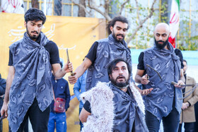 نمایش «۱۴۰۲» به کارگردانی افشین خدری از استان کردستان درنهمین روز جشنواره بینالمللی تئاتر فجر