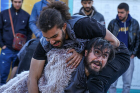 نمایش «۱۴۰۲» به کارگردانی افشین خدری از استان کردستان درنهمین روز جشنواره بینالمللی تئاتر فجر