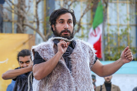 نمایش «۱۴۰۲» به کارگردانی افشین خدری از استان کردستان درنهمین روز جشنواره بینالمللی تئاتر فجر