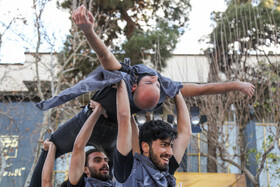 نمایش «۱۴۰۲» به کارگردانی افشین خدری از استان کردستان درنهمین روز جشنواره بین‌المللی تئاتر فجر