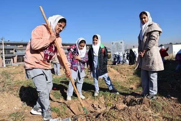 ۴۰۰ دانش‌آموز گرمساری همیار طبیعت شدند