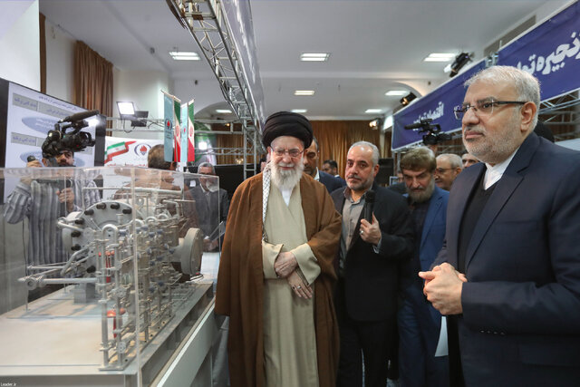 دوردوم بازدید رهبر انقلاب از نمایشگاه توانمندیهای تولید داخلی دوردوم بازدید رهبر انقلاب از نمایشگاه توانمندیهای تولید داخلی