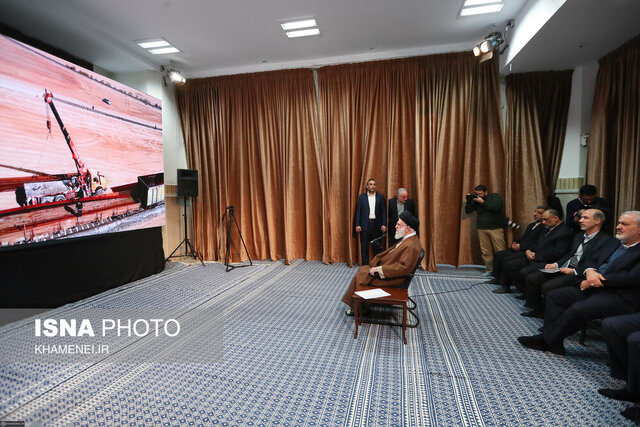 بازدید ۴ ساعته رهبر انقلاب از نمایشگاه توانمندیهای تولید داخل بازدید ۴ ساعته رهبر انقلاب از نمایشگاه توانمندیهای تولید داخل