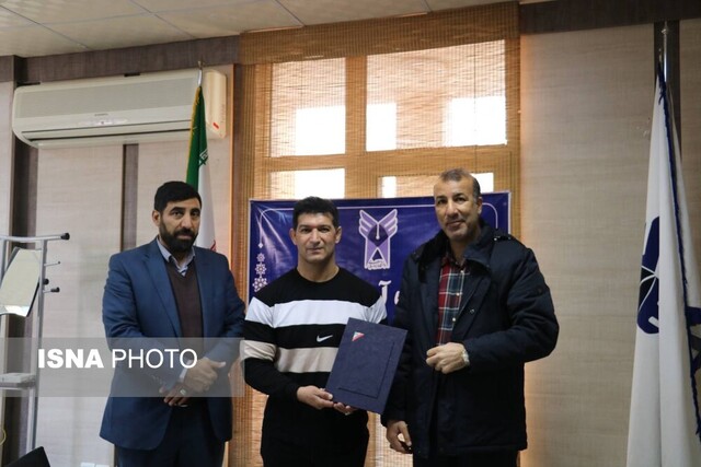 امضاء تفاهمنامه همکاری بین دانشگاه آزاد ایلام و هیات آمادگی جسمانی استان امضاء تفاهمنامه همکاری بین دانشگاه آزاد ایلام و هیات آمادگی جسمانی استان