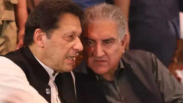 شاه محمود قریشی و عمران خان عمران خان و شاه محمود قریشی هرکدام به ۱۰ سال حبس محکوم شدند