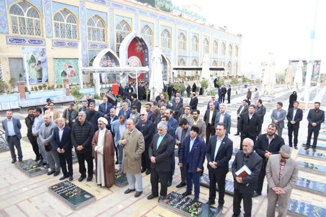 نهادینه کردن فرهنگ ایثار و شهادت بسیاری از مشکلات کشور را حل میکند