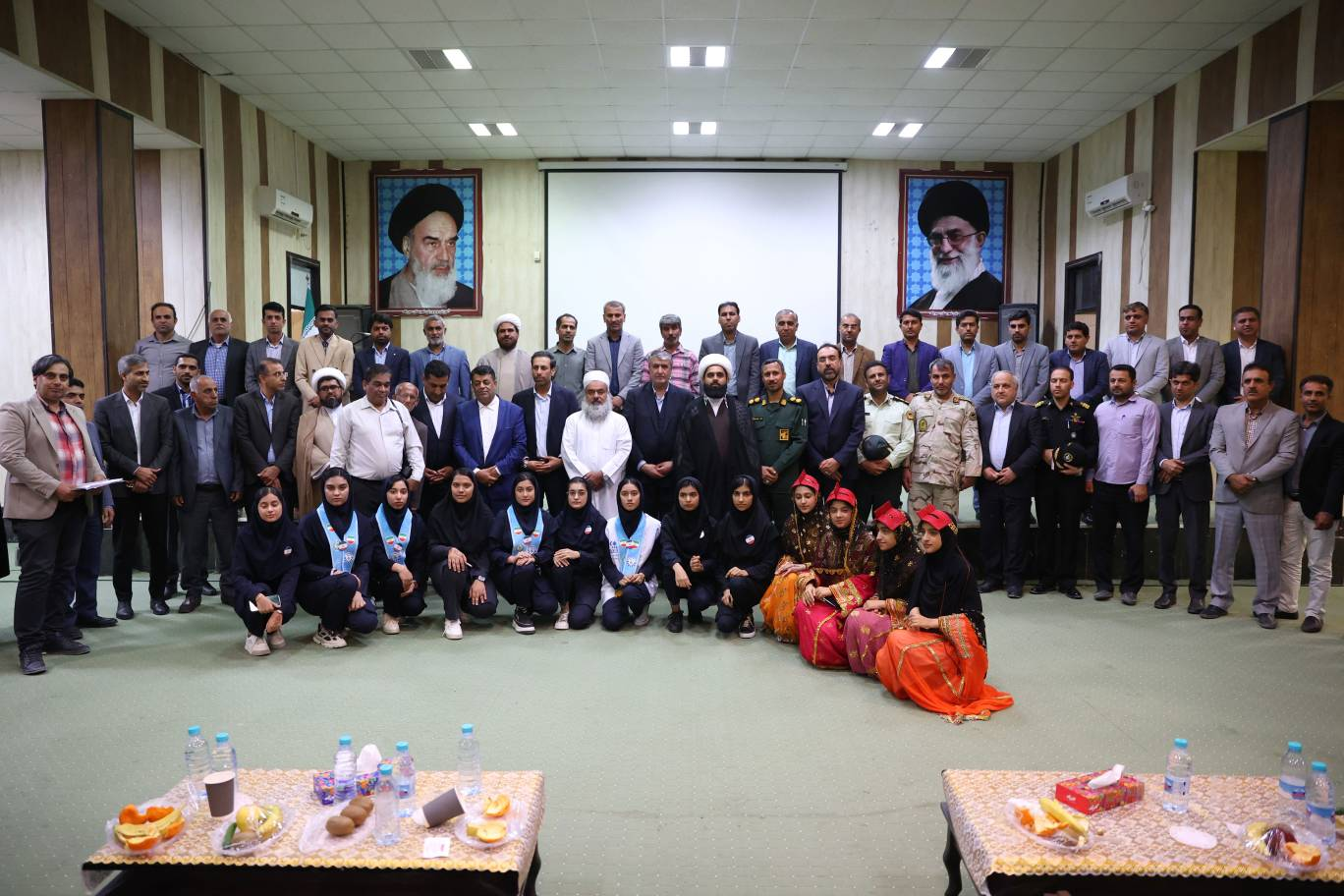 دیدار معاون رییسجمهور با مردم و مسئولان سیریک