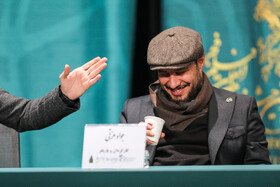 جواد عزتی، کارگردان و بازیگر در نشست خبری فیلم تمساح خونی 