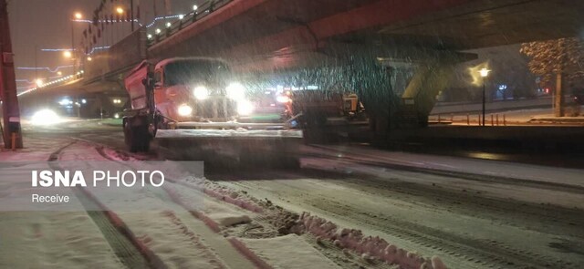 پاکسازی معابر اصلی و درجه ۲ همدان/ تردد در تمام مسیرها به سهولت در جریان است