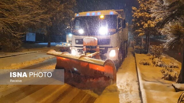 پاکسازی معابر اصلی و درجه ۲ همدان/ تردد در تمام مسیرها به سهولت در جریان است