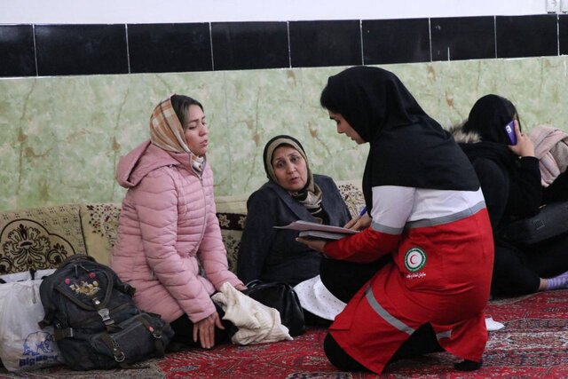 عکس آرشیوی است. ۶۵۰ نفر از محور شیرباد به دولت آباد منتقل شدند/ امدادرسانی به ۳۵۰ نفر دیگر ادامه دارد