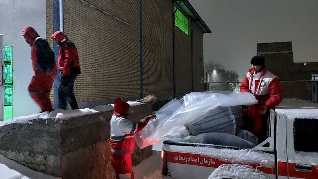 عکس خبر تزئینی است امدادرسانی به ۶۳۹ نفر حادثه دیده در سیل توسط جمعیت هلال احمر کهگیلویه و بویراحمد