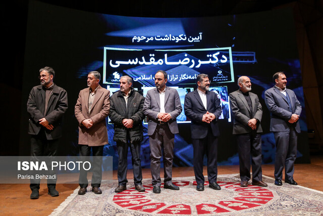 اعطای قلم مقدس به ۵ روزنامهنگار تراز انقلاب