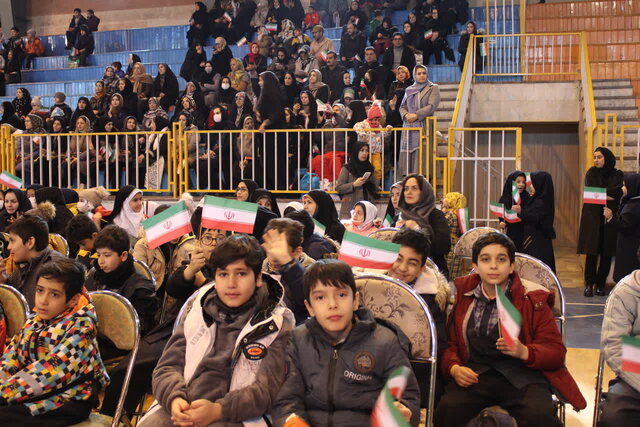 کودکان و نوجوانان در کنار والدین پای صندوقهای رأی حضور یابند