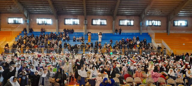 کودکان و نوجوانان در کنار والدین پای صندوقهای رأی حضور یابند