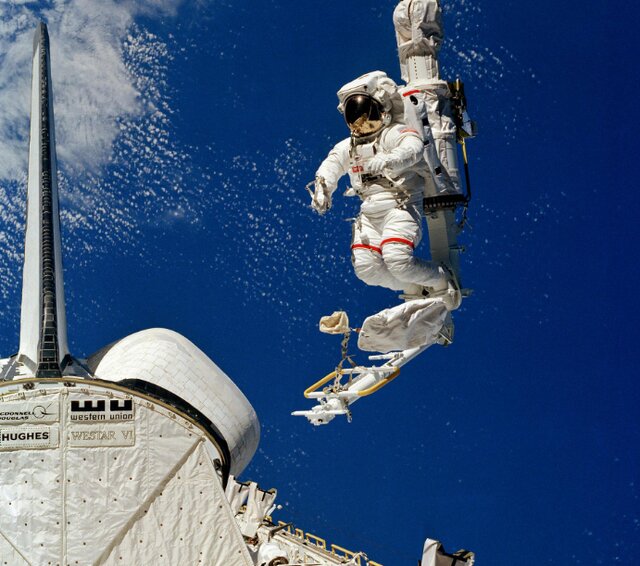 تصاویر اولین پیادهروی فضایی بدون اتصال به ایستگاه چگونه ثبت شدند؟