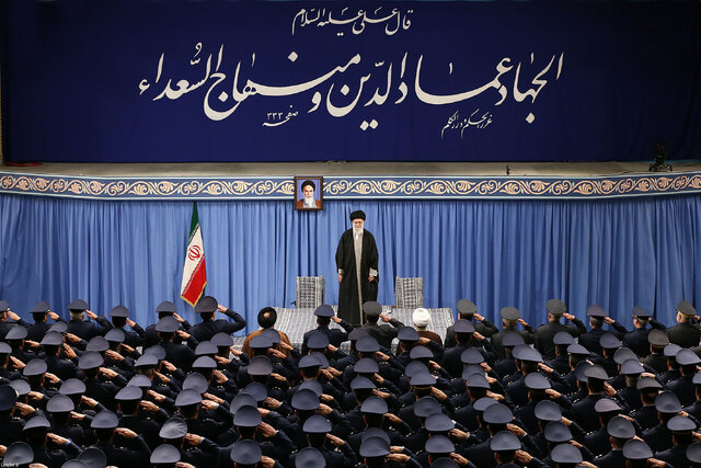 جمعی از فرماندهان نیروی هوایی، با رهبر انقلاب دیدار میکنند جمعی از فرماندهان نیروی هوایی، با رهبر انقلاب دیدار میکنند