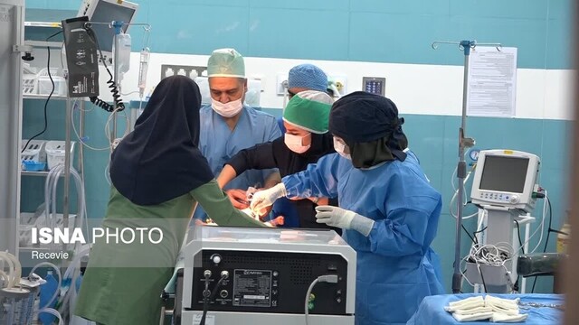 جراحی نخستین نوزاد در بیمارستان اکباتان