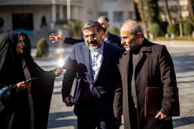 از راست پیمان جبلی، رییس سازمان صدا و سیما و محمدمهدی اسماعیلی، وزیر فرهنگ و ارشاد اسلامی در حاشیه جلسه هیات دولت - ۱۸ بهمن