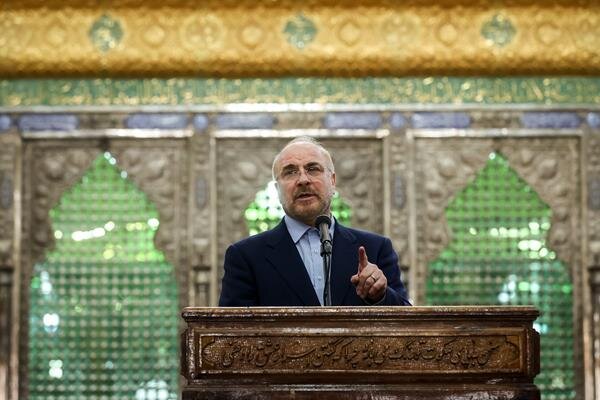 قالیباف: با رهبرمان پیمان میبندیم که مسیر انقلاب را دقیقتر جلو ببریم قالیباف: با رهبرمان پیمان میبندیم که مسیر انقلاب را دقیقتر جلو ببریم