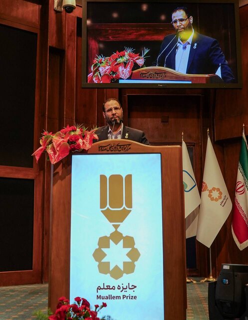 عکس آرشیوی است. صحرائی: ماموریت معلمان بر کندن دردهای بیدرمان بشریت است