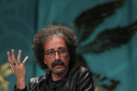بابک خواجه پاشا کارگردان فیلم آبی روشن در نشست خبری هشتمین روز چهل و دومین جشنواره فیلم فجر