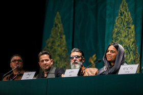 سارا حاتمی بازیگر فیلم آبی روشن و دیگر عوامل این فیلم در نشست خبری هشتمین روز چهل و دومین جشنواره فیلم فجر