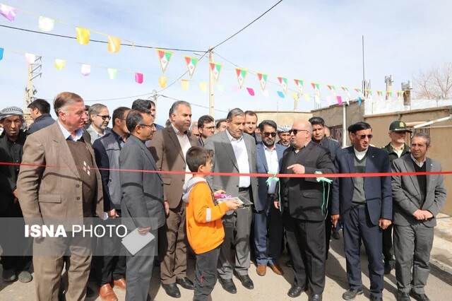 بهرهبرداری از ۸ پروژه برقرسانی در ایوان/ افتتاح آسفالت معابر ۱۰ روستا