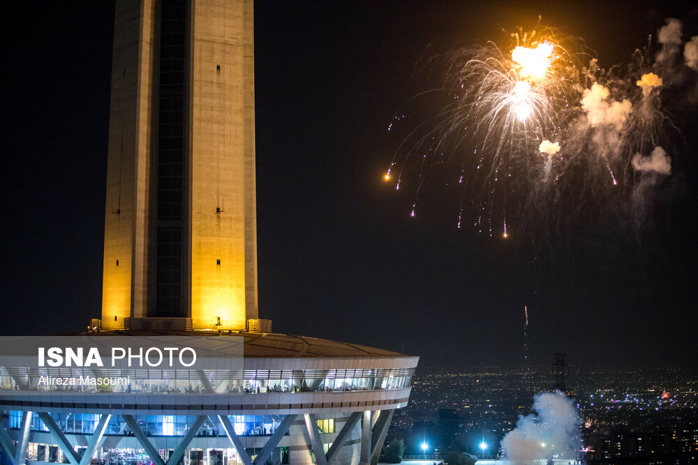 نورافشانی در برج میلاد به مناسبت سالگرد پیروزی انقلاب