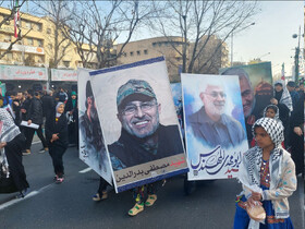 تصاویر شهدای انقلاب و جبهه مقاومت در دستان دهه نودی ها