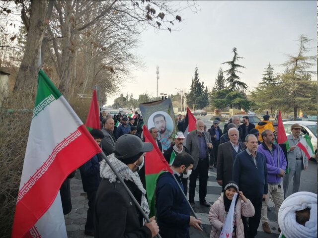 حرکت مردم اکباتان در راهپیمایی ۲۲ بهمن از مسیر محل شهادت شهید آرمان علیوردی حرکت مردم اکباتان در راهپیمایی ۲۲ بهمن از مسیر محل شهادت شهید آرمان علیوردی
