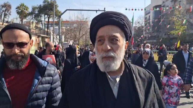 خامنهای: حضور مردم در راهپیمایی نشانه علاقه به کشور و انقلاب است خامنهای: حضور مردم در راهپیمایی نشانه علاقه به کشور و انقلاب است