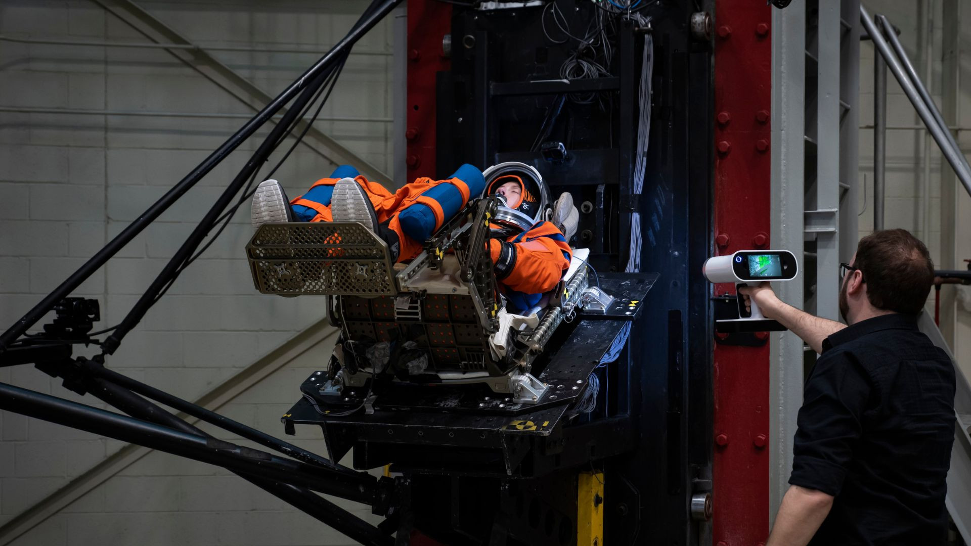 تکمیل آزمایشهای انسانی تجهیزات فضاپیما توسط ناسا