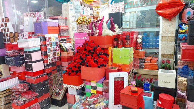 عشقفروشی در دنیای خرسها و شکلاتها!