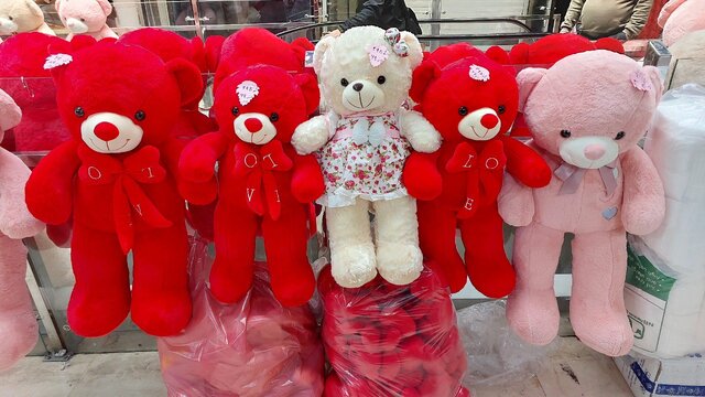 عشقفروشی در دنیای خرسها و شکلاتها!