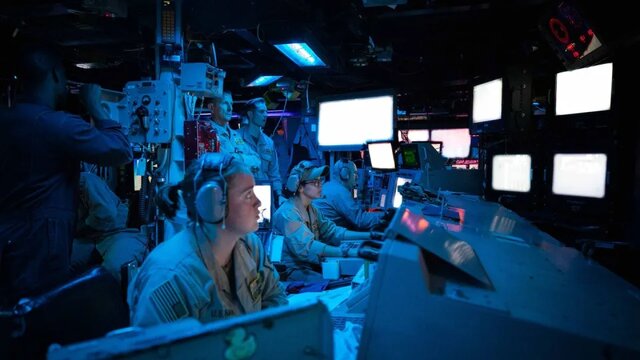 تایم: کشتیهای آمریکا در خاورمیانه به گل نشستهاند