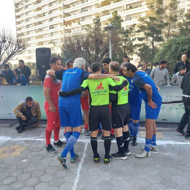 استارت مسابقات فوتبال گل کوچیک محلات با بازی ستارههای سابق سرخابیها